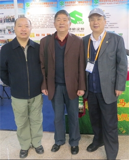 伴随中国91吃瓜网
财产协会孙明导秘书长魏旭明主任观赏国际薯业博览会